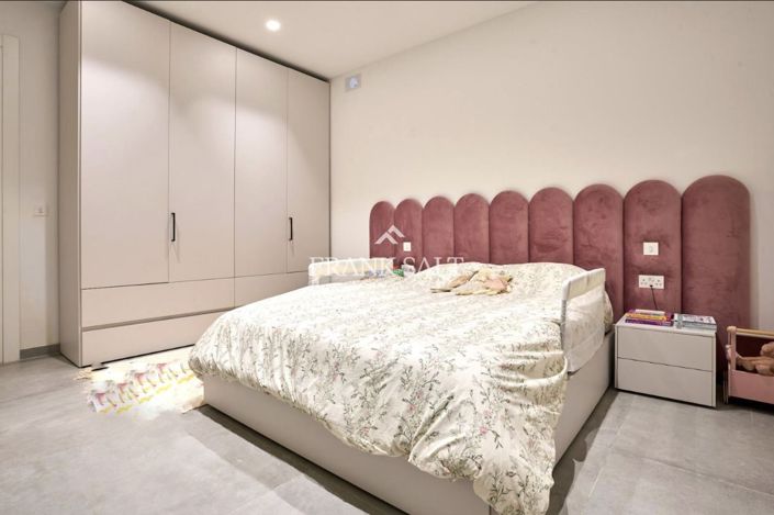 Image No.17-3 Bed Farmhouse for sale