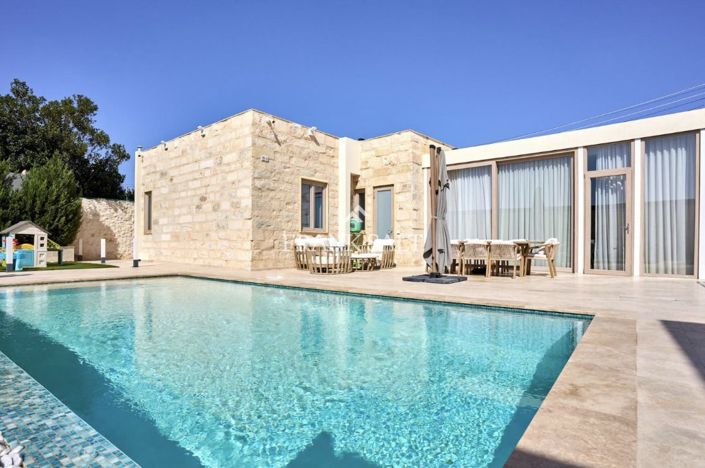 Image No.2-3 Bed Farmhouse for sale