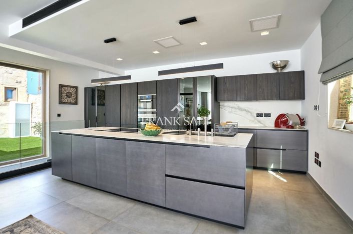 Image No.7-3 Bed Farmhouse for sale