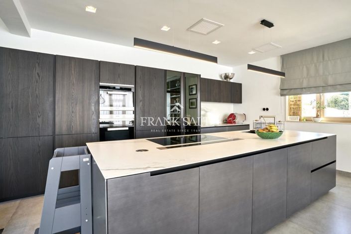 Image No.9-3 Bed Farmhouse for sale