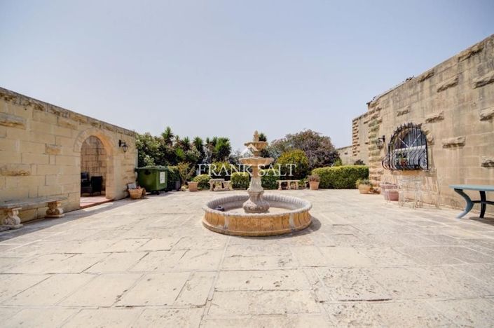 Image No.10-4 Bed Villa for sale