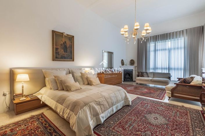 Image No.17-3 Bed Townhouse for sale