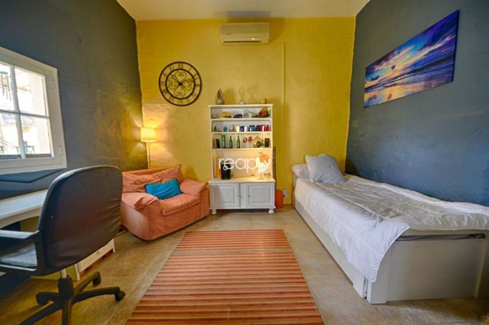 Image No.16-4 Bed Farmhouse for sale