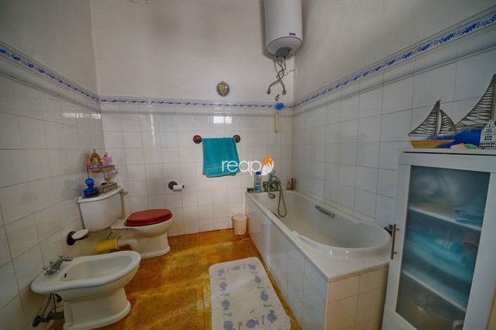 Image No.18-4 Bed Farmhouse for sale