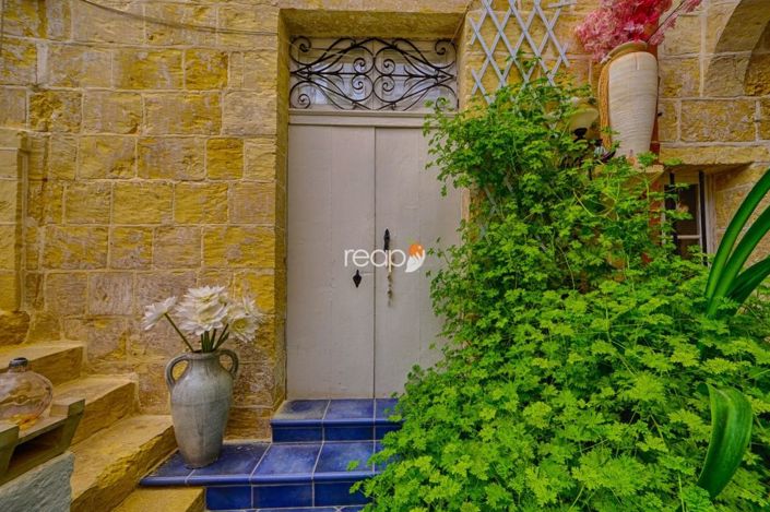 Image No.19-4 Bed Farmhouse for sale