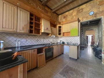 1 - Paola, Townhouse