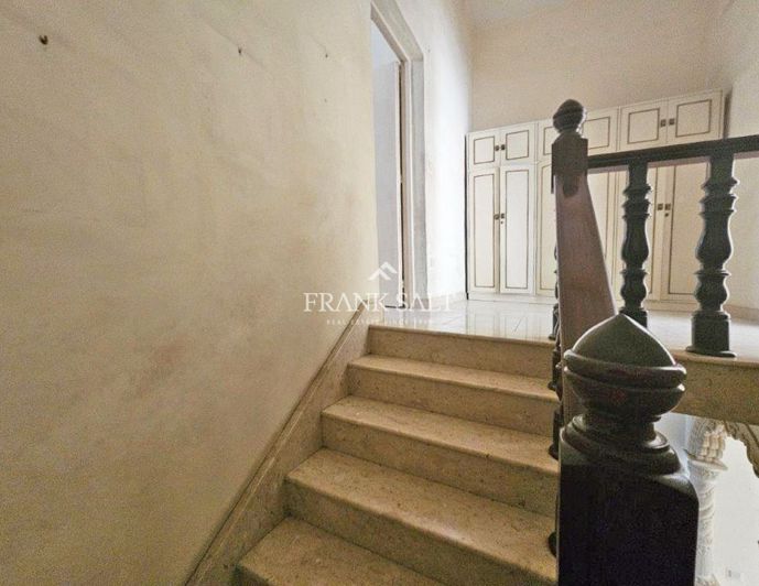 Image No.10-3 Bed Townhouse for sale