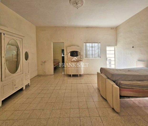 Image No.12-3 Bed Townhouse for sale