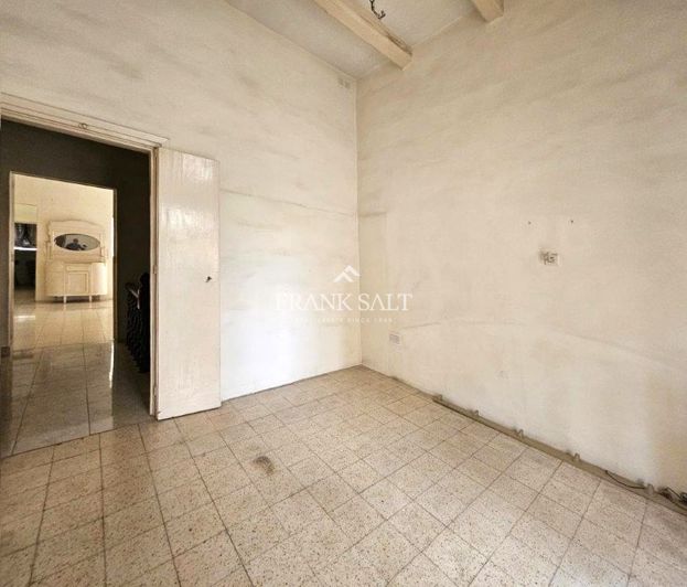 Image No.15-3 Bed Townhouse for sale