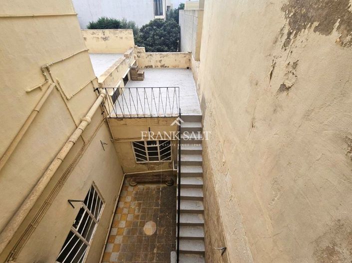 Image No.17-3 Bed Townhouse for sale