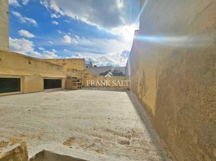 Image No.20-3 Bed Townhouse for sale