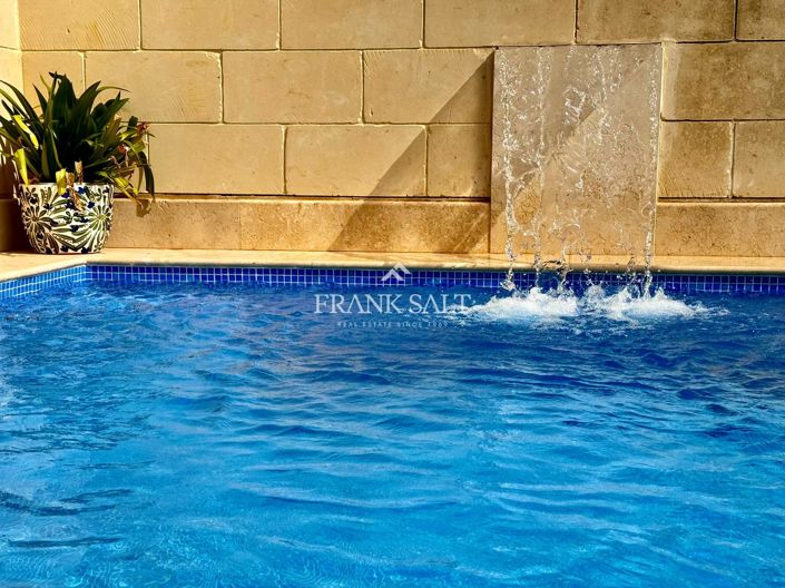 Image No.14-4 Bed Farmhouse for sale