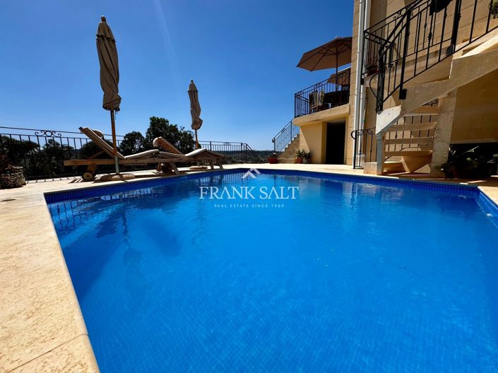 Image No.15-4 Bed Farmhouse for sale