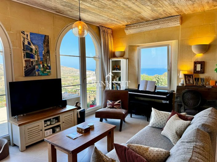 Image No.2-4 Bed Farmhouse for sale