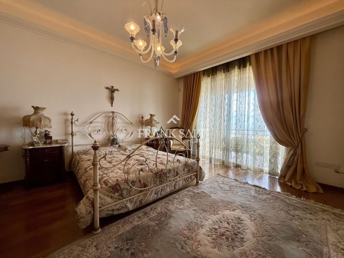 Image No.12-3 Bed Apartment for sale