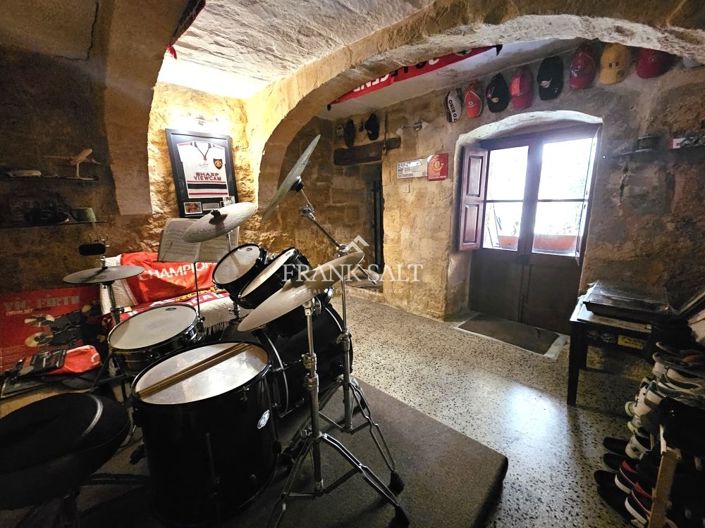 Image No.11-3 Bed Farmhouse for sale