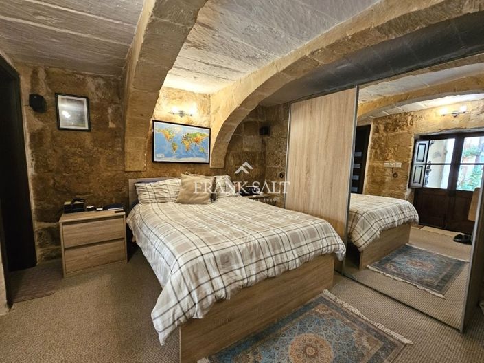 Image No.12-3 Bed Farmhouse for sale