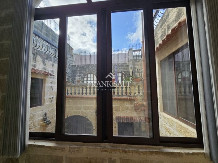 Image No.18-3 Bed Farmhouse for sale