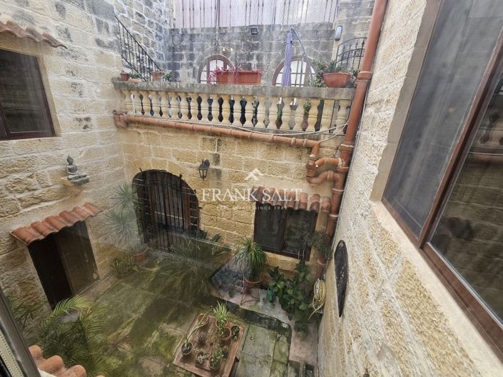 Image No.19-3 Bed Farmhouse for sale