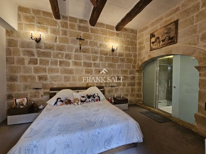 Image No.20-3 Bed Farmhouse for sale