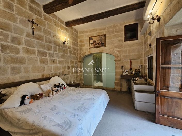 Image No.21-3 Bed Farmhouse for sale