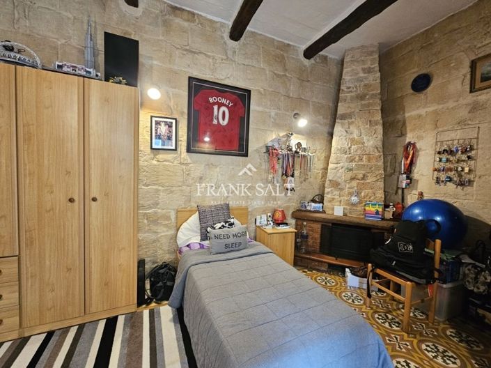 Image No.23-3 Bed Farmhouse for sale