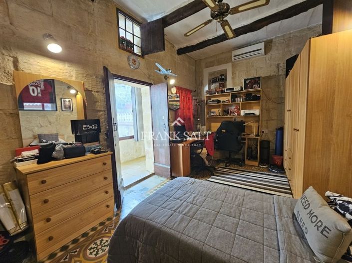 Image No.24-3 Bed Farmhouse for sale