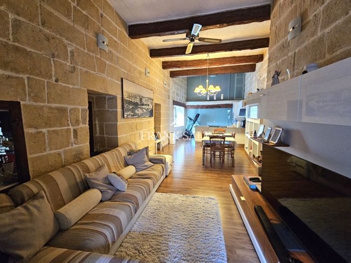 Image No.27-3 Bed Farmhouse for sale