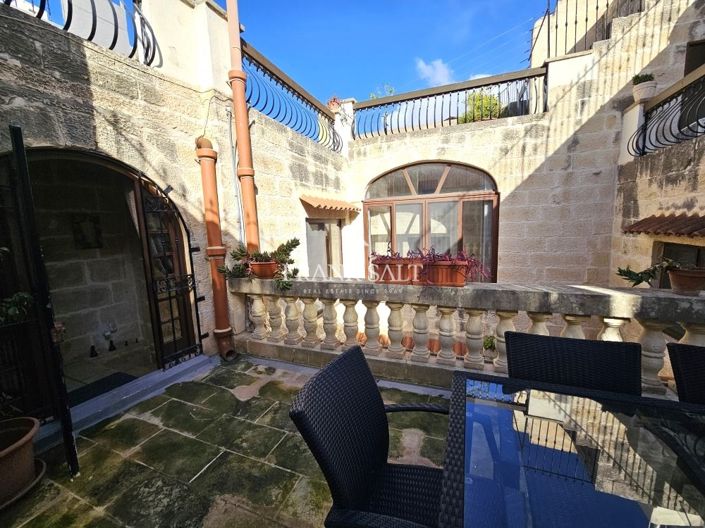 Image No.33-3 Bed Farmhouse for sale