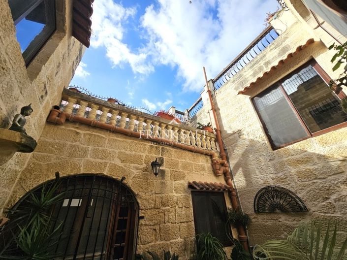 Image No.9-3 Bed Farmhouse for sale