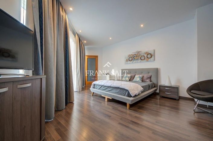 Image No.34-4 Bed Penthouse for sale