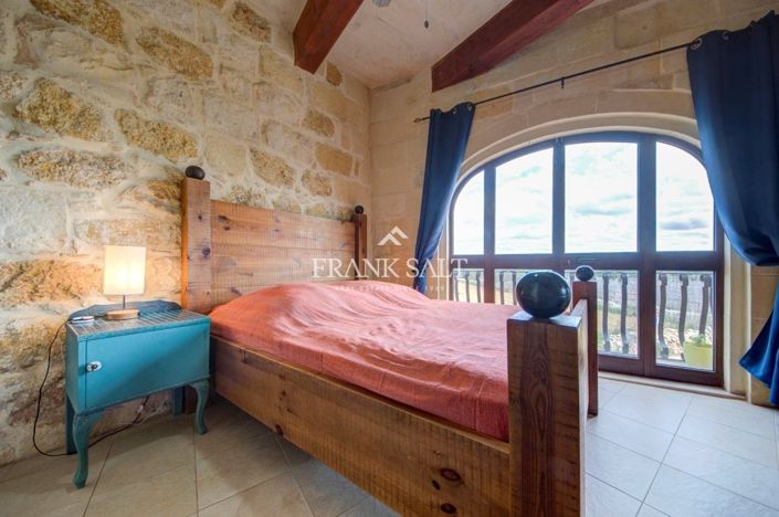 Image No.11-4 Bed Farmhouse for sale