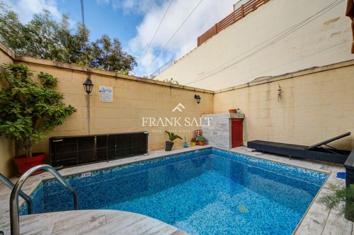 Image No.2-4 Bed Farmhouse for sale