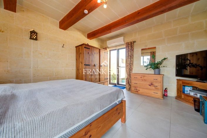 Image No.9-4 Bed Farmhouse for sale