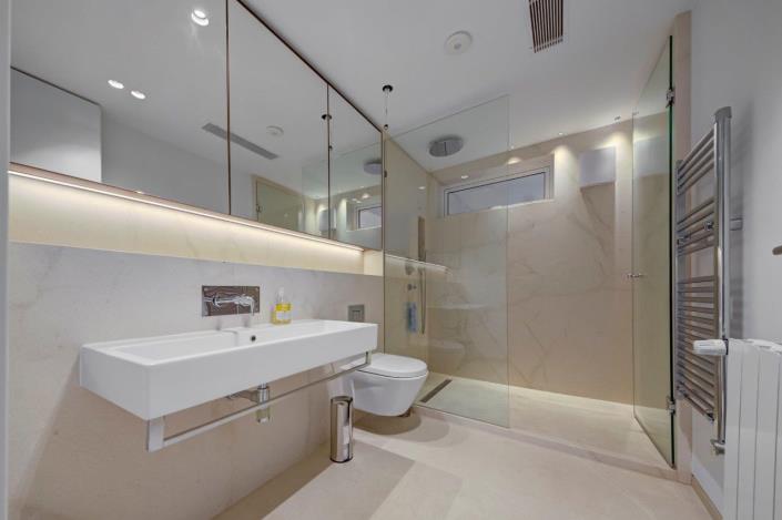 Image No.17-5 Bed Villa for sale