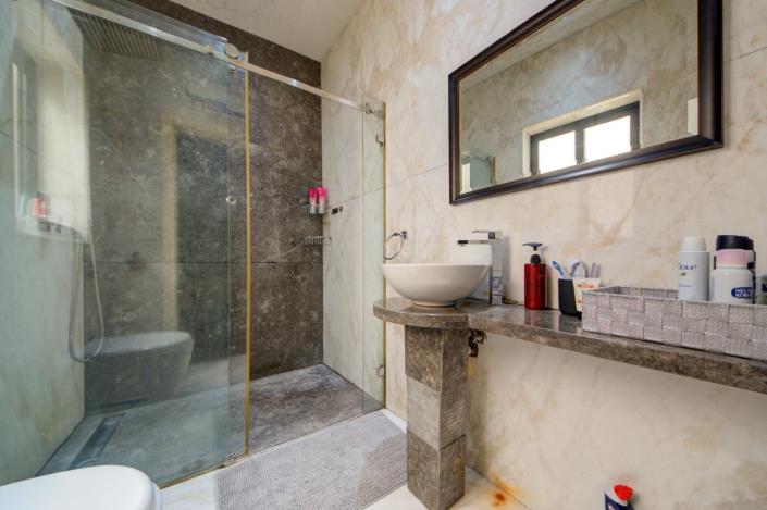 Image No.9-3 Bed Apartment for sale