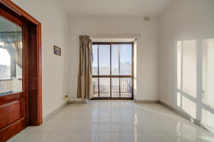 Image No.20-4 Bed Apartment for sale