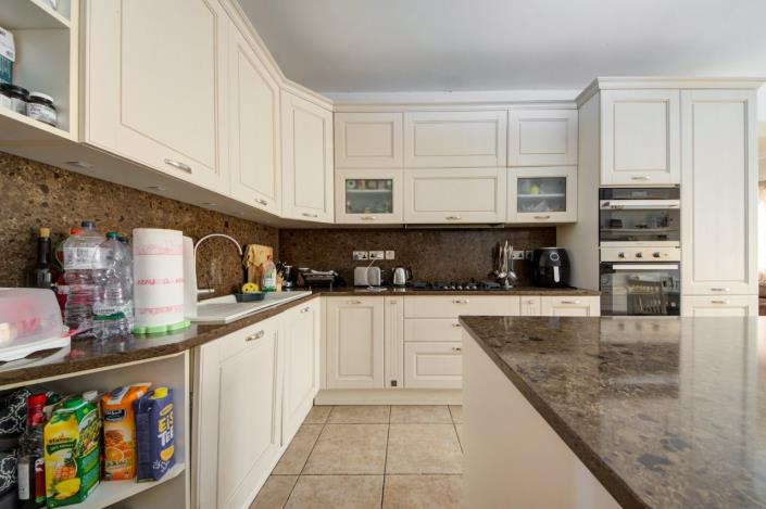 Image No.9-3 Bed House for sale