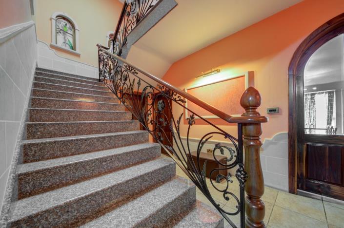 Image No.15-3 Bed House for sale