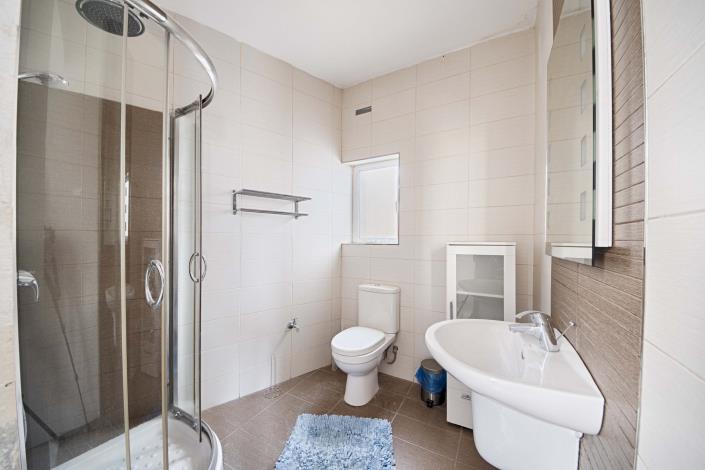 Image No.8-5 Bed Maisonette for sale