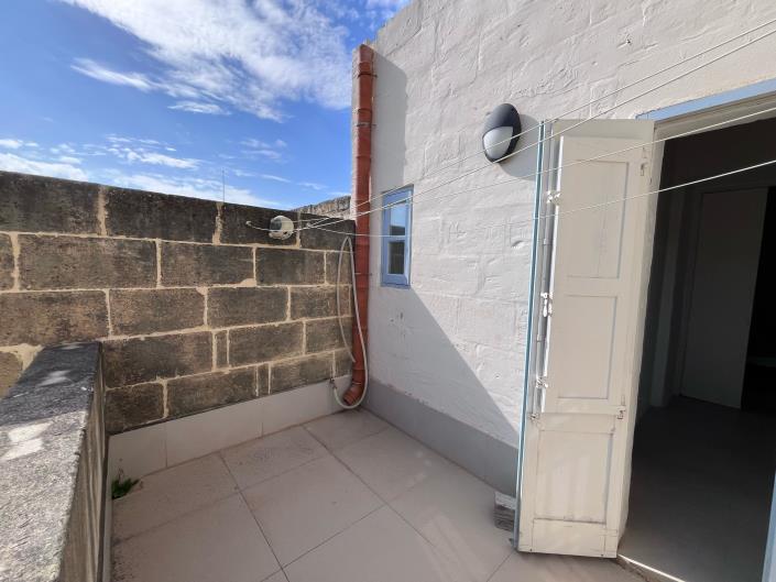 Image No.25-2 Bed Townhouse for sale