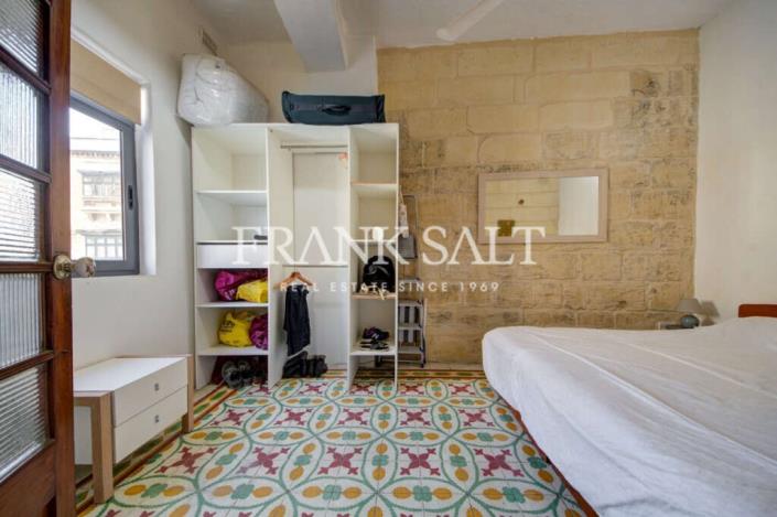 Image No.13-2 Bed Townhouse for sale