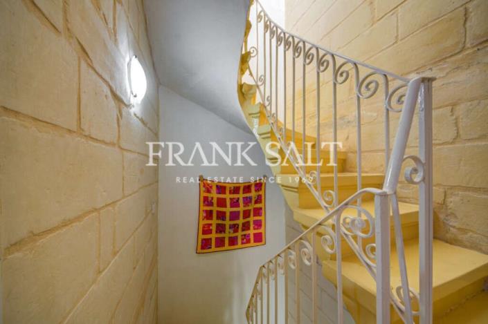 Image No.15-2 Bed Townhouse for sale