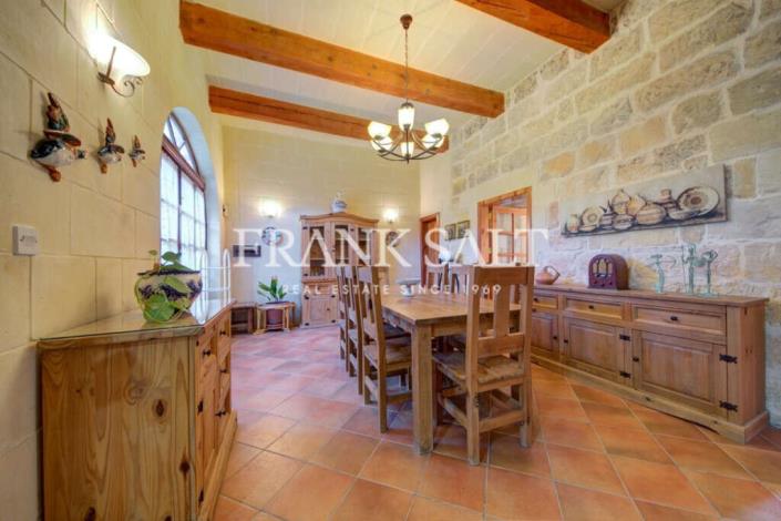 Image No.12-4 Bed Farmhouse for sale