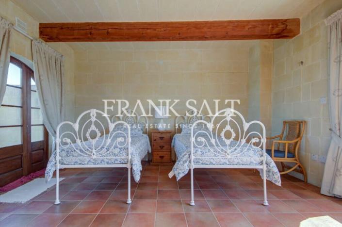 Image No.26-4 Bed Farmhouse for sale