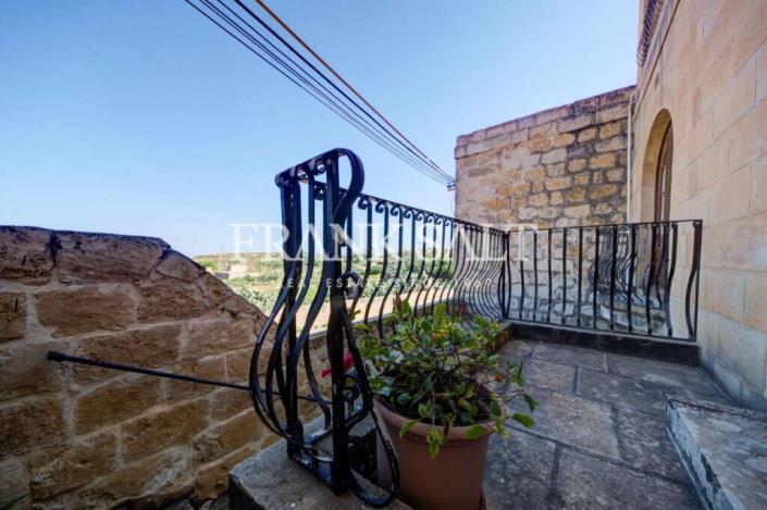 Image No.31-4 Bed Farmhouse for sale