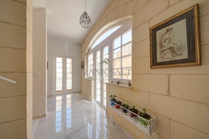 Image No.6-5 Bed Townhouse for sale