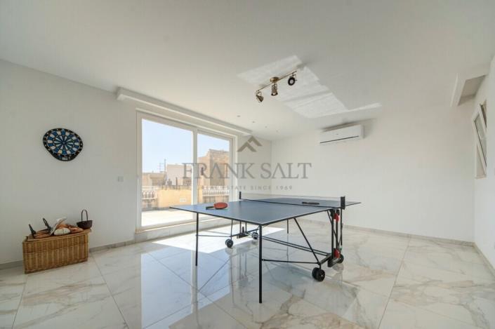 Image No.7-5 Bed Townhouse for sale