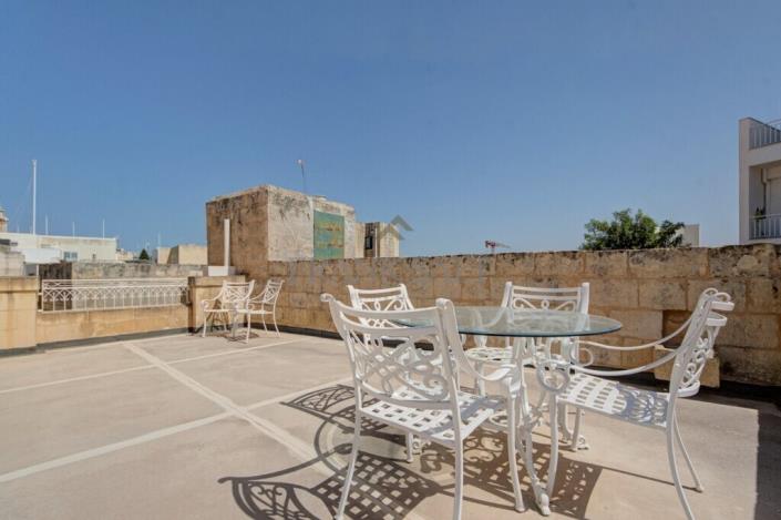 Image No.8-5 Bed Townhouse for sale