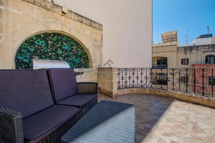 Image No.1-4 Bed Maisonette for sale
